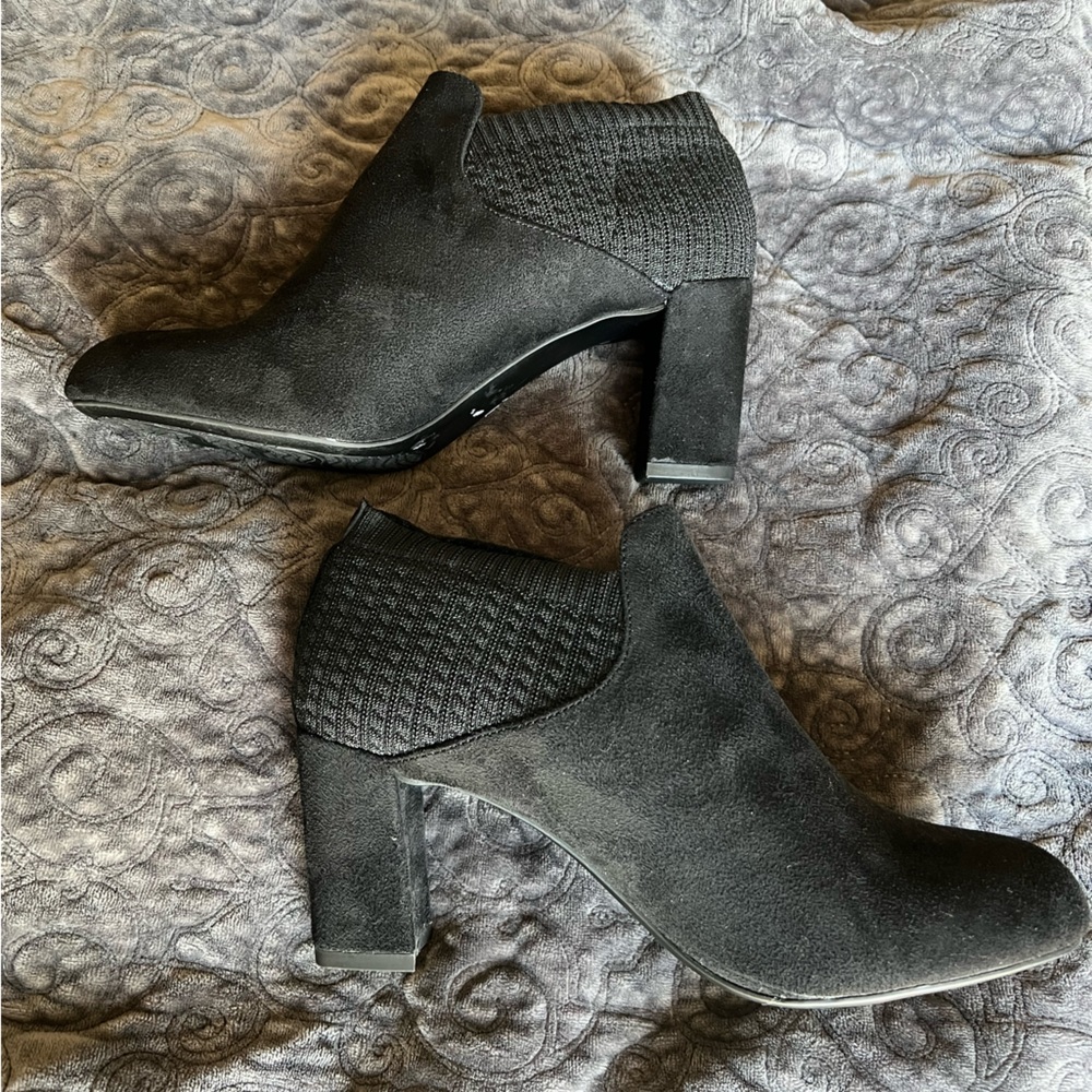 Black size 8 booties